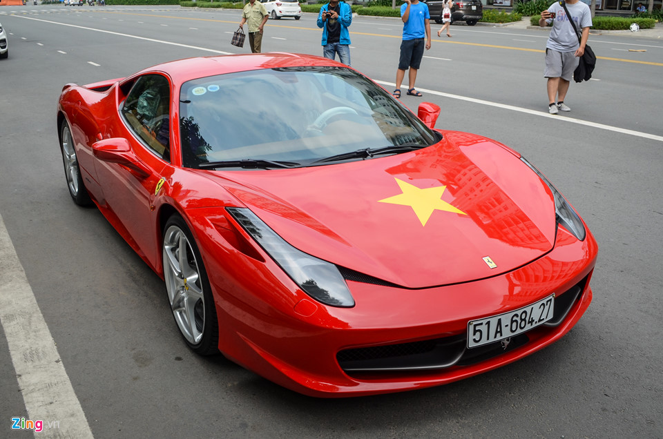 Cường Đô La cùng đoàn siêu xe diễu hành trên phố Sài Gòn